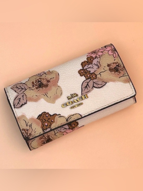 Coach Accessories - Coach Floral Print 6 Ring Key Case B4/Chalk Crossgrain Leather